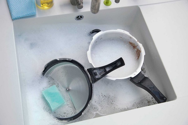 cach_lam_sach_vet_o_tren_do_inox_3